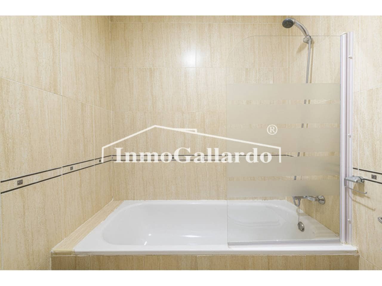 2 soveværelse Lejlighed til salg i Torre de Benagalbon med garage - € 360.000 (Ref: 9017228)