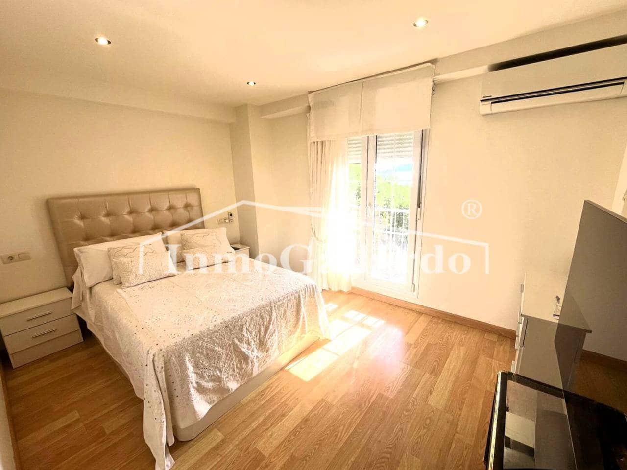 2 sovrum Lägenhet till salu i Torre de Benagalbon med pool garage - 365 000 € (Ref: 9022672)