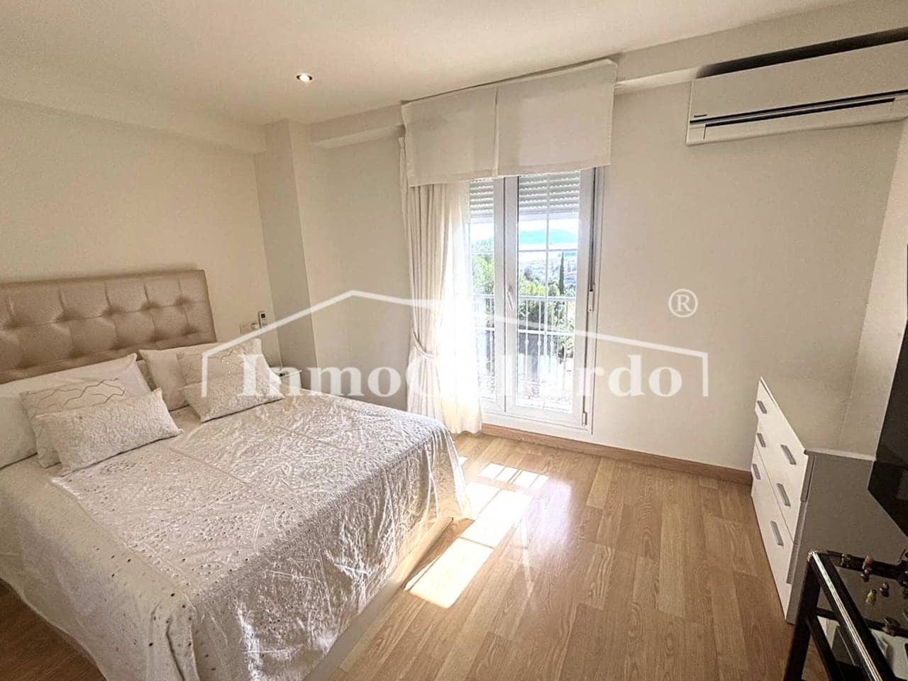 2 sovrum Lägenhet till salu i Torre de Benagalbon med pool garage - 365 000 € (Ref: 9022672)