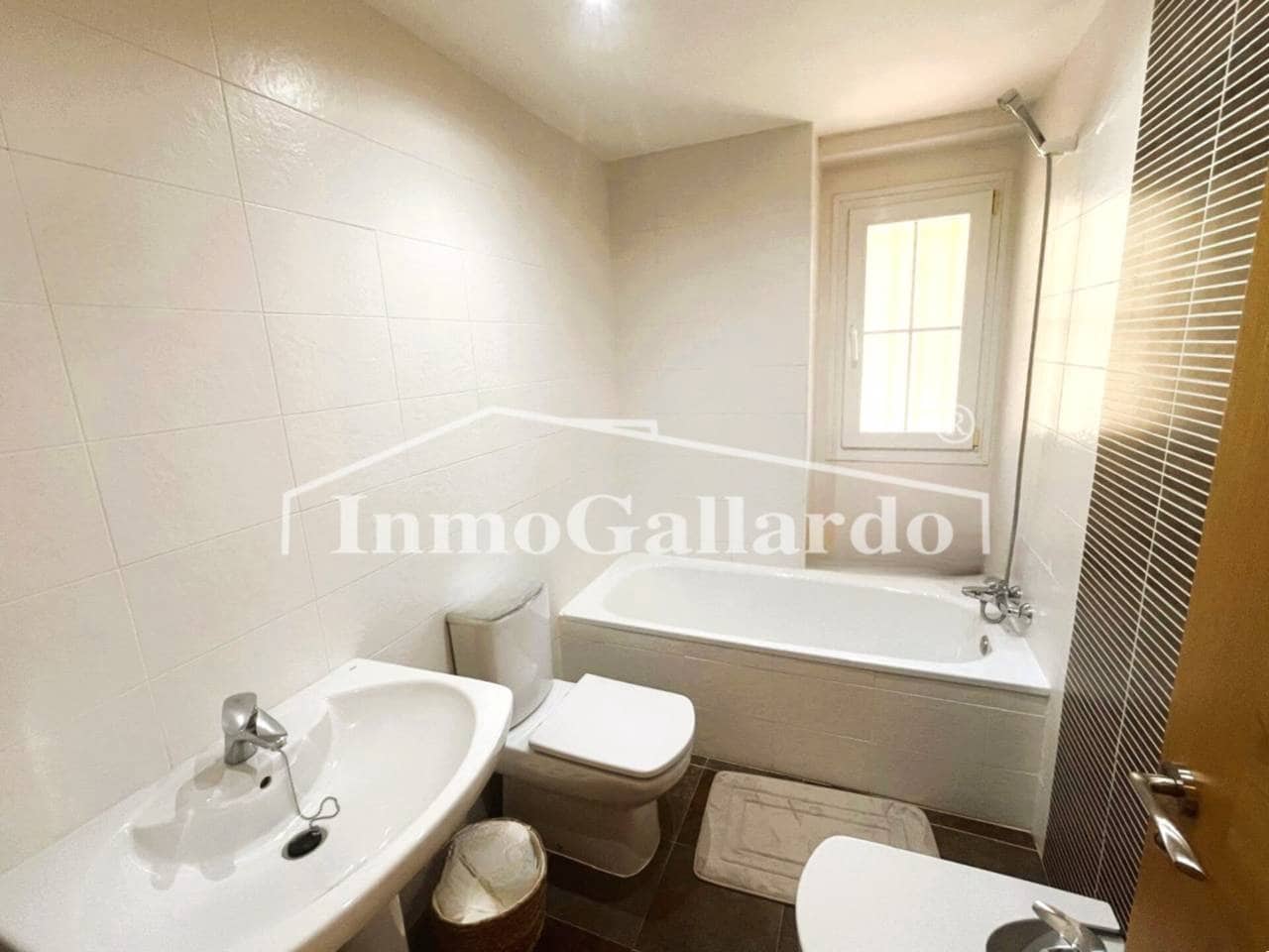 2 sovrum Lägenhet till salu i Torre de Benagalbon med pool garage - 365 000 € (Ref: 9022672)