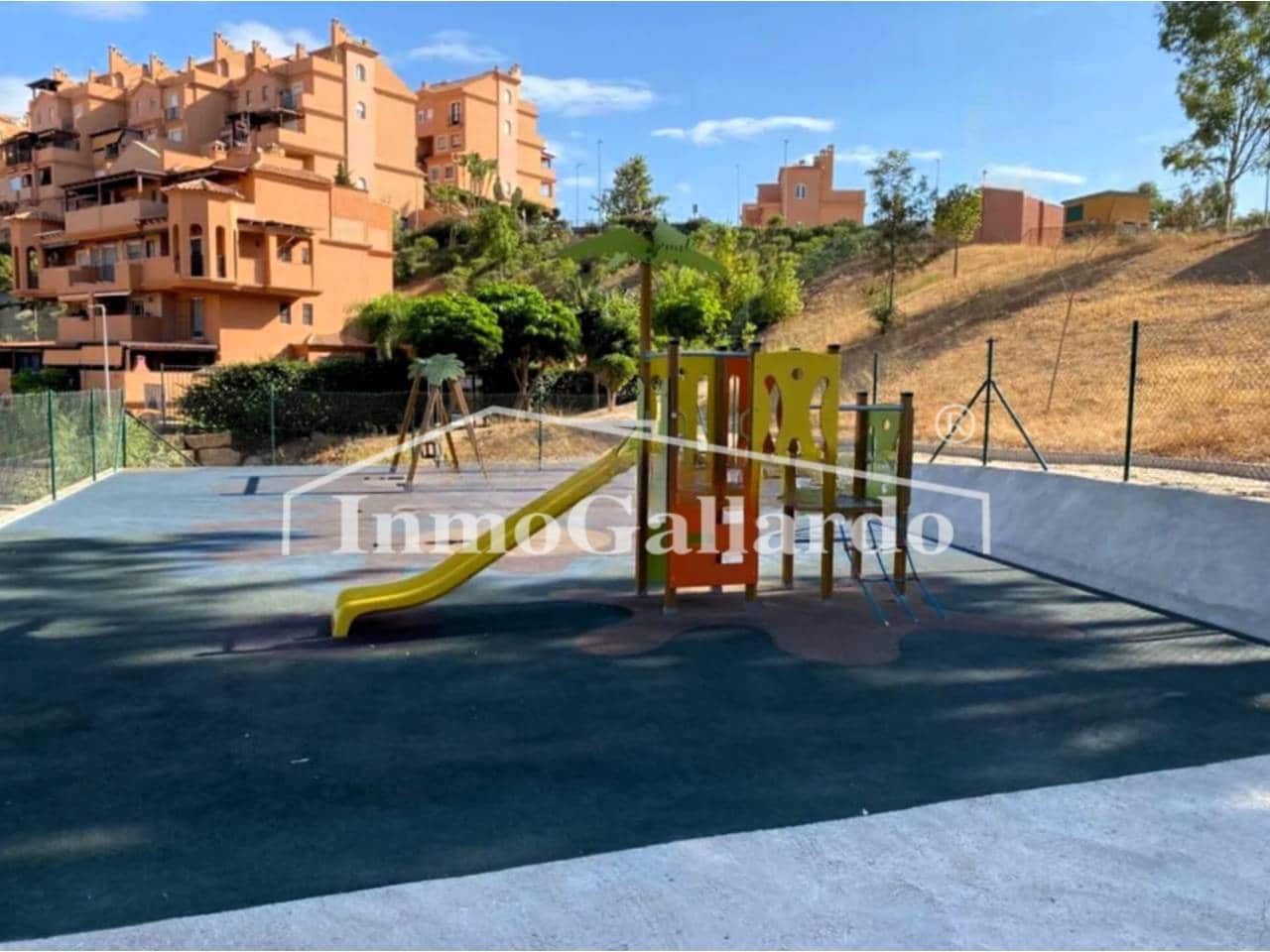 2 sovrum Lägenhet till salu i Torre de Benagalbon med pool garage - 365 000 € (Ref: 9022672)