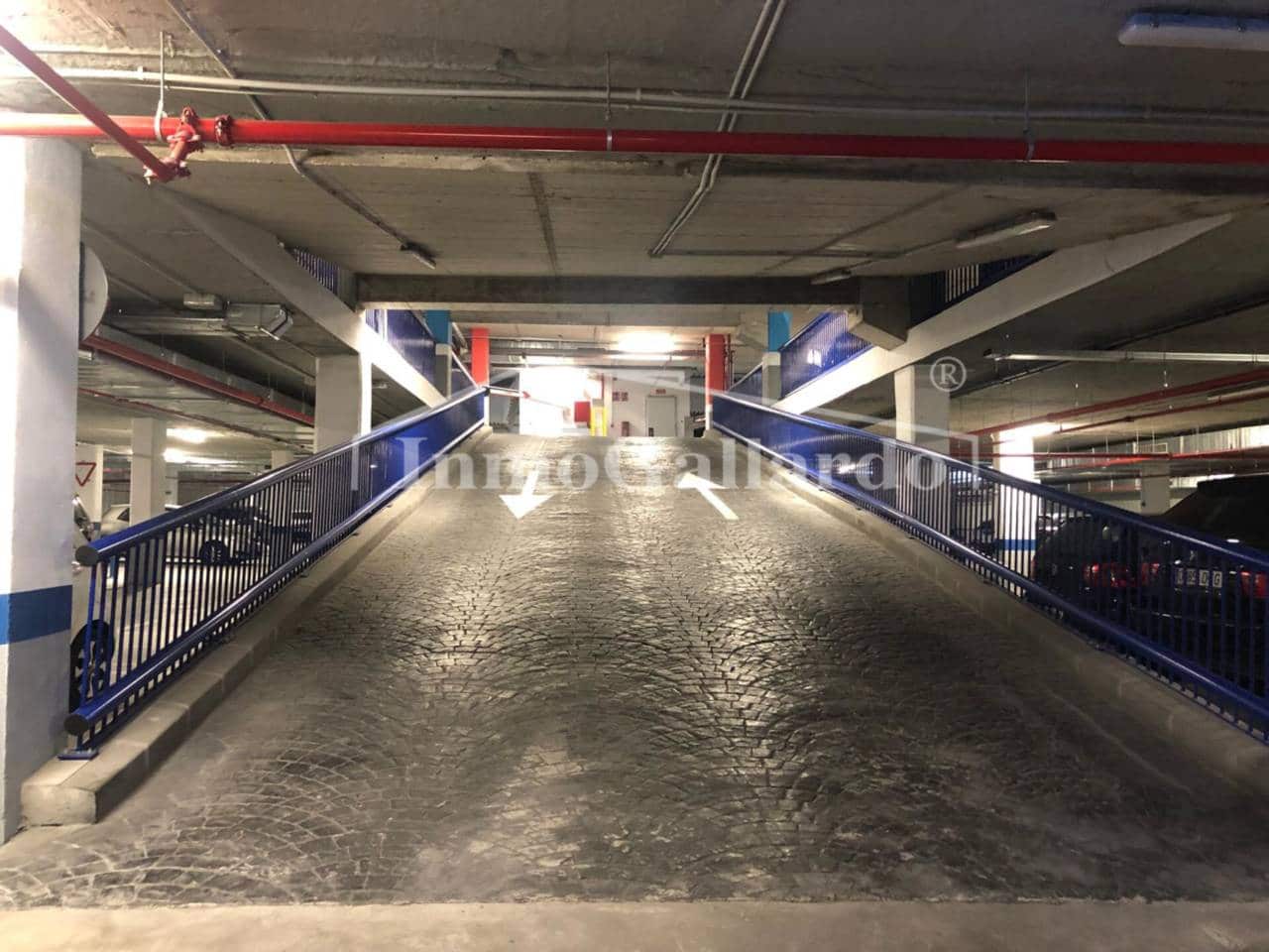 Garage for rent in Malaga city - € 140 (Ref: 9031166)