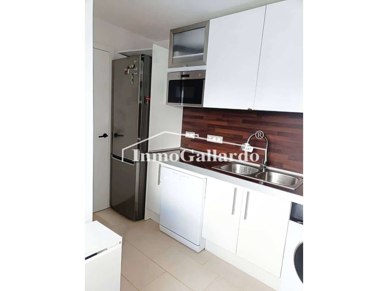 4 soveværelse Rækkehus til salg i Velez-Malaga med swimmingpool garage - € 415.000 (Ref: 9058704)