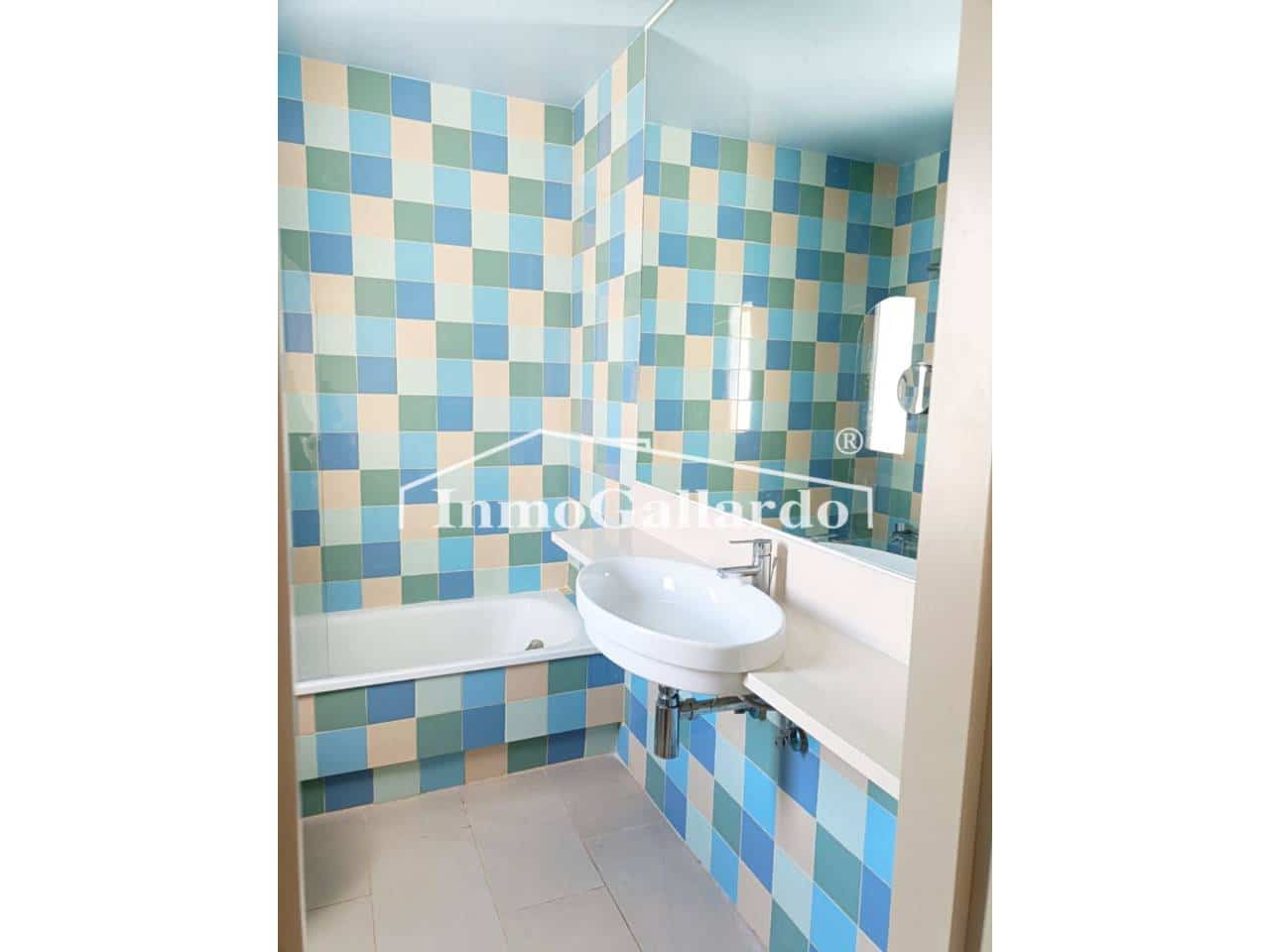 4 soveværelse Rækkehus til salg i Velez-Malaga med swimmingpool garage - € 415.000 (Ref: 9058704)