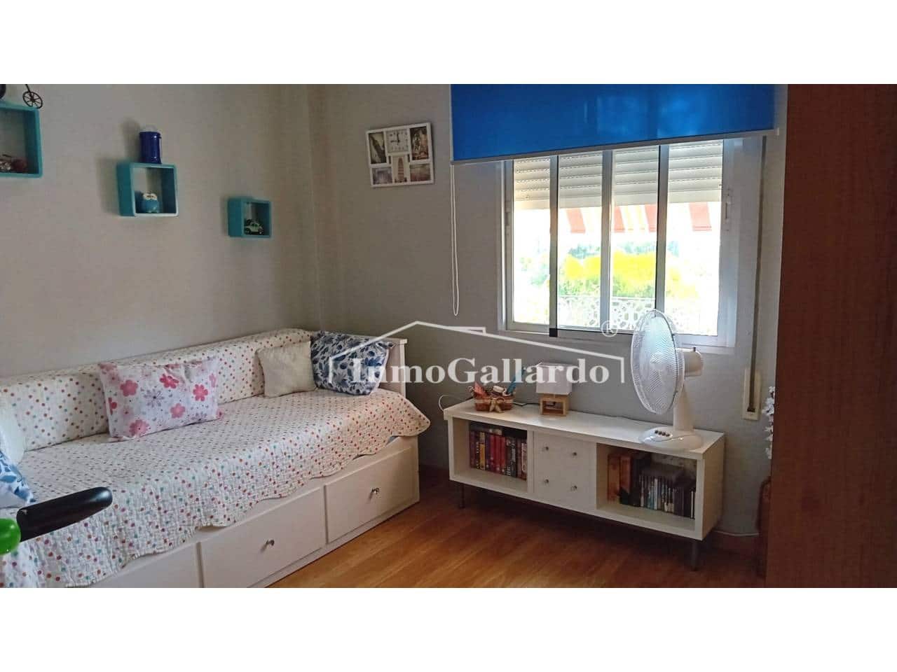 Piso de 3 habitaciones en Rincón de la Victoria en venta con garaje - 310.000 € (Ref: 9062016)