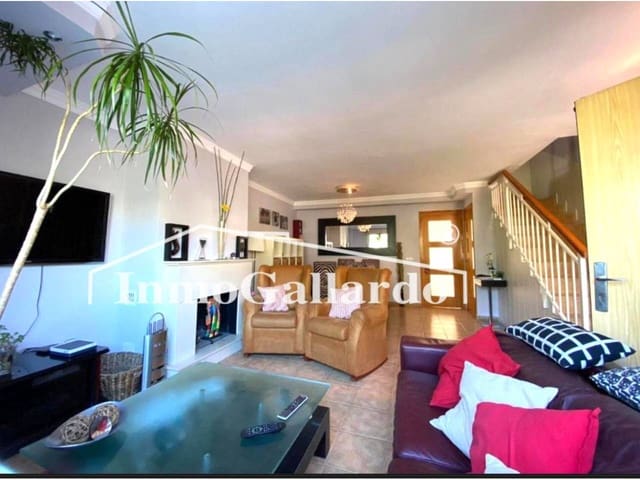 4 makuuhuone Rivitalo myytävänä paikassa Rincón de la Victoria mukana uima-altaan 
autotalli - 519 600 € (Ref: 9187895)