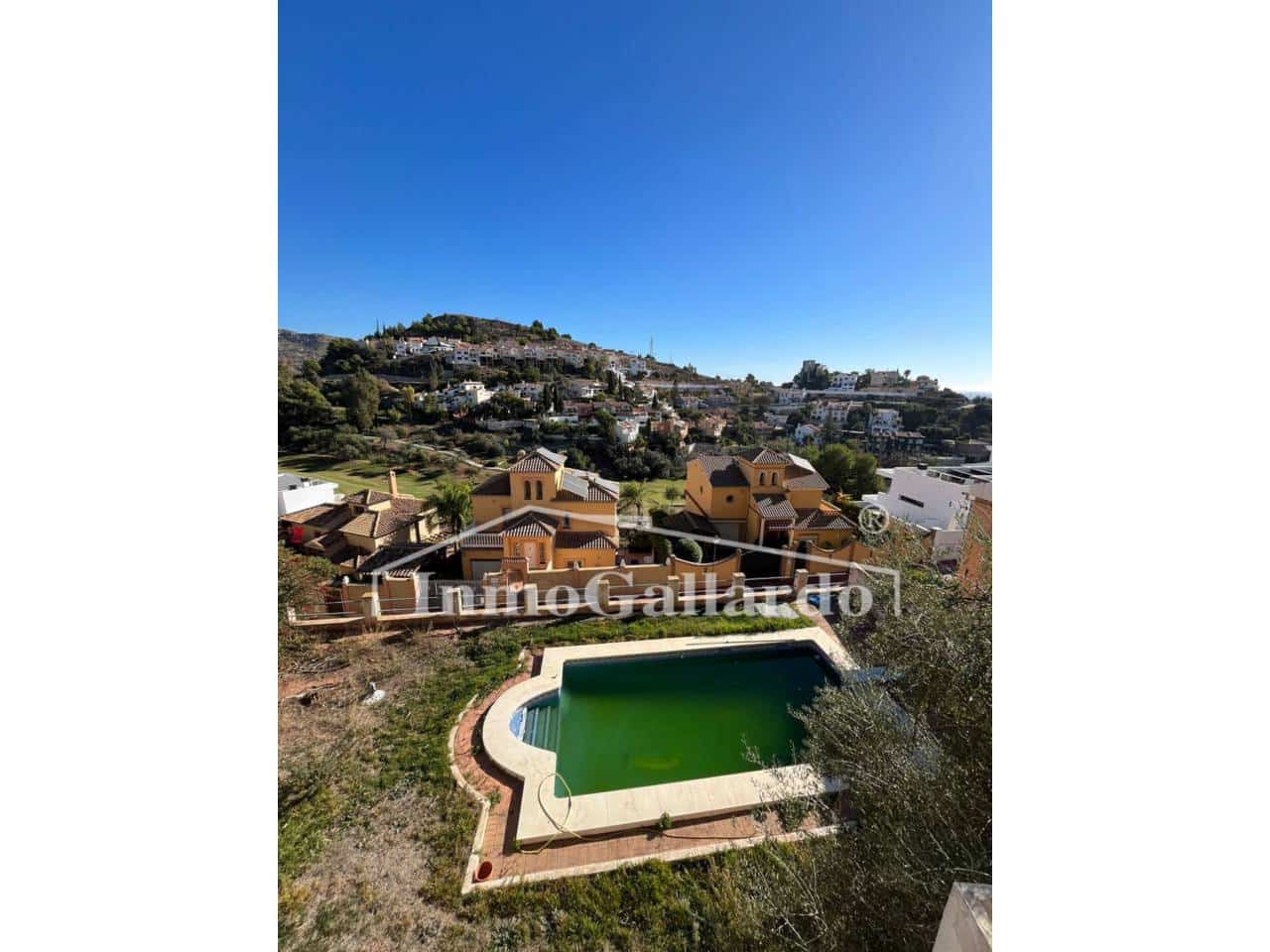 4 soverom Villa til salgs i Malaga by med svømmebasseng garasje - € 890 000 (Ref: 9239479)