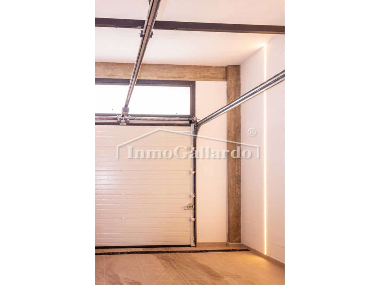 3 Zimmer Reihenhaus zu verkaufen in Malaga Stadt mit Pool Garage - 750.000 € (Ref: 9262083)