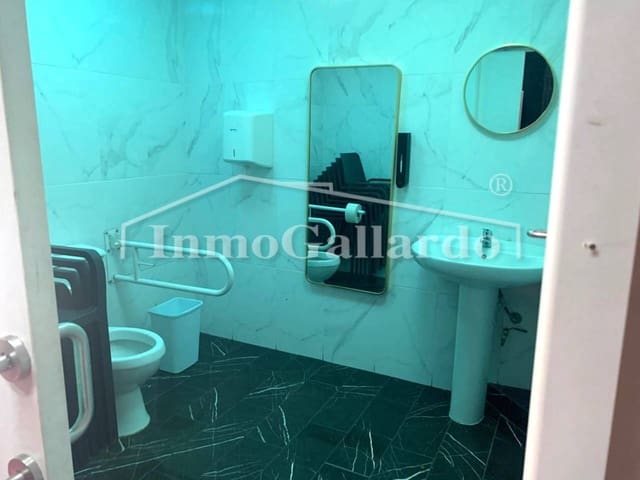 Kommersiell til salgs i Echeverria del Palo, Málaga by - € 35 000 (Ref: 9412580)