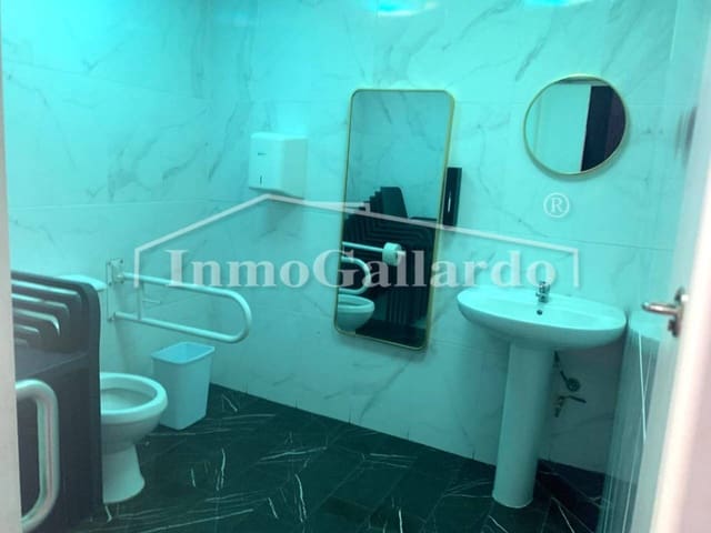 Kommersiell til salgs i Echeverria del Palo, Málaga by - € 35 000 (Ref: 9412580)