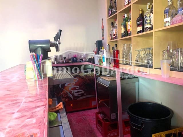 Kommersiell til salgs i Echeverria del Palo, Málaga by - € 35 000 (Ref: 9412580)