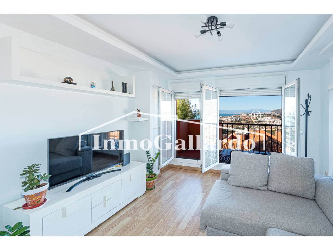 2 soveværelse Lejlighed til salg i Torre de Benagalbon med swimmingpool garage - € 315.000 (Ref: 9419383)