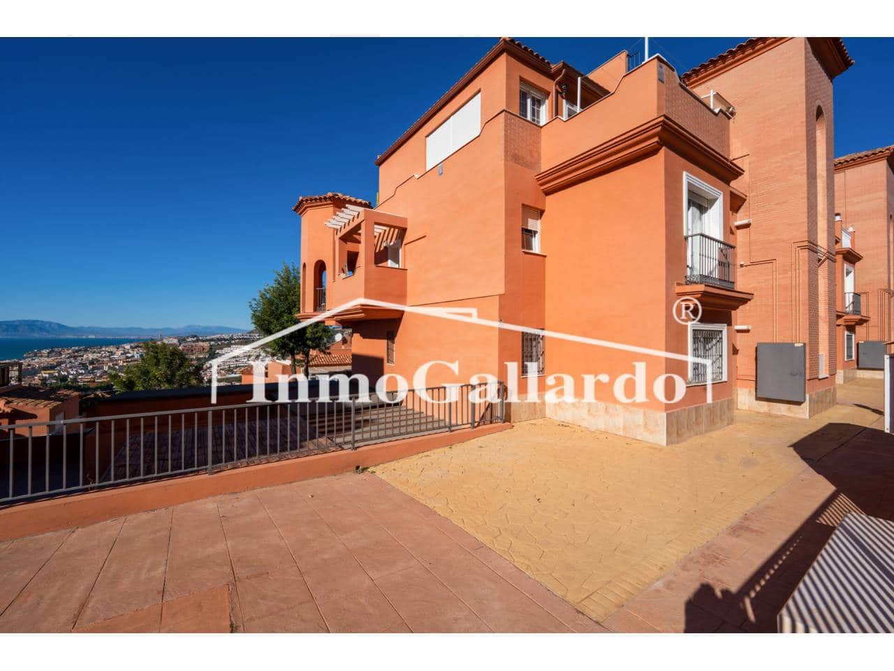 2 soveværelse Lejlighed til salg i Torre de Benagalbon med swimmingpool garage - € 315.000 (Ref: 9419383)