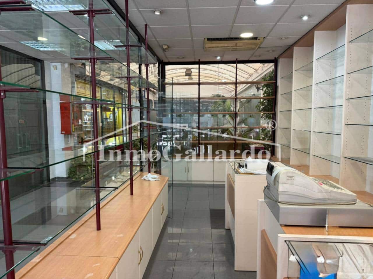 Commercieel te huur in Malaga stad - € 1.300 (Ref: 9436902)