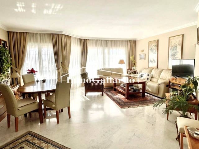 5 Zimmer Reihenhaus zu verkaufen in Benalmádena mit Pool Garage - 636.000 € (Ref: 9445879)