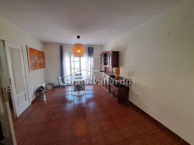 3 soverom Rekkehus til leie i Vélez-Málaga med svømmebasseng garasje - € 1 500 (Ref: 9452552)