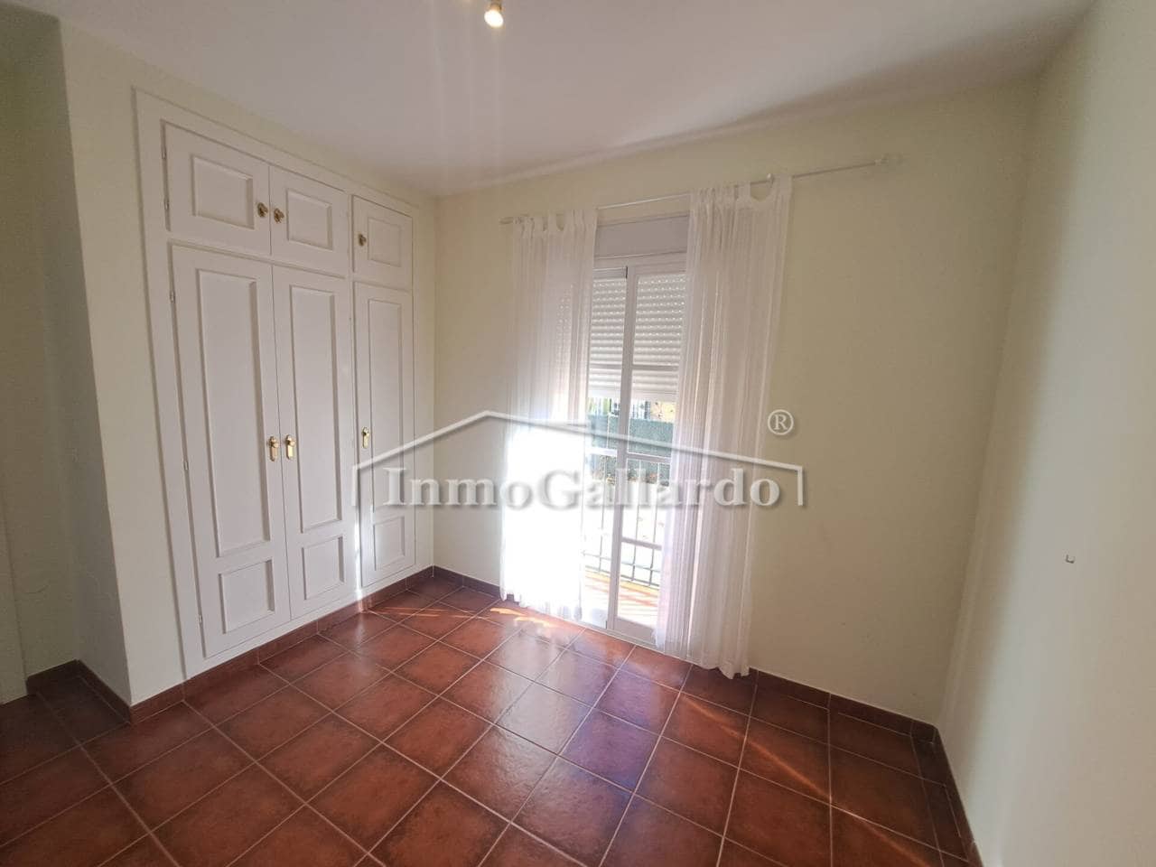 3 camera da letto Villetta a Schiera da affittare in Velez-Malaga con piscina garage - 1.500 € (Rif: 9452552)