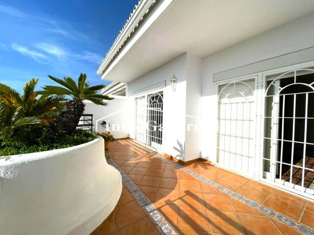 4 sypialnia Dom szeregowy na sprzedaż w Benalmádena z basenem garażem - 572 500 € (Ref: 9533038)