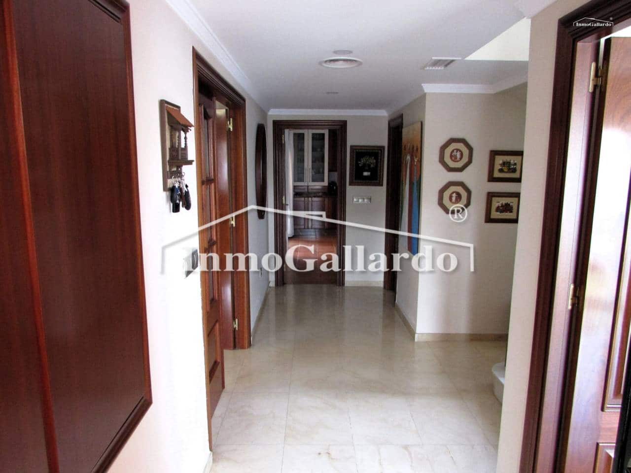 6 quarto Moradia para venda em Rincon de la Victoria com piscina garagem - 848 500 € (Ref: 9550518)