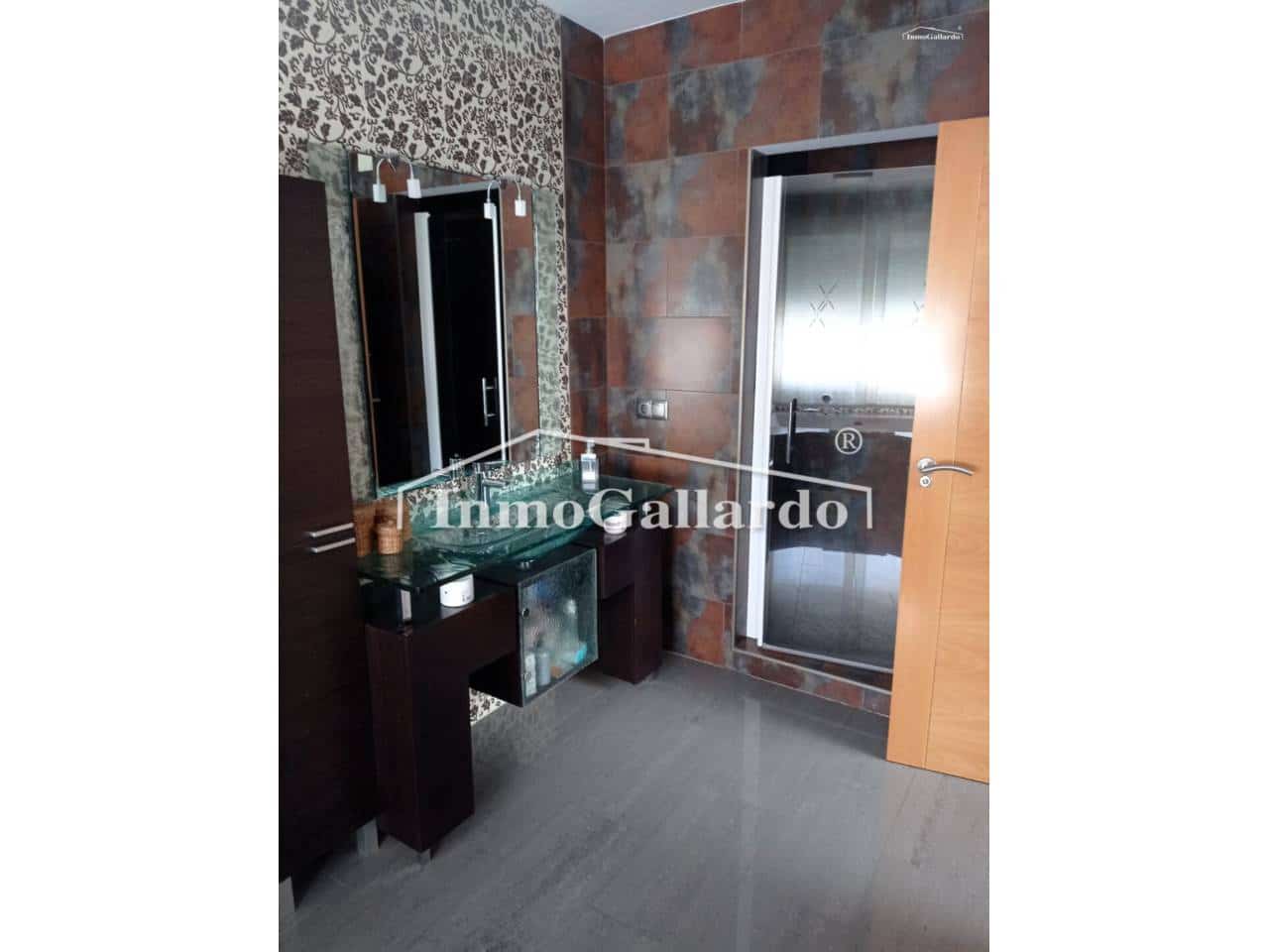 4 Zimmer Villa zu verkaufen in Alfarnate mit Garage - 318.000 € (Ref: 9570352)