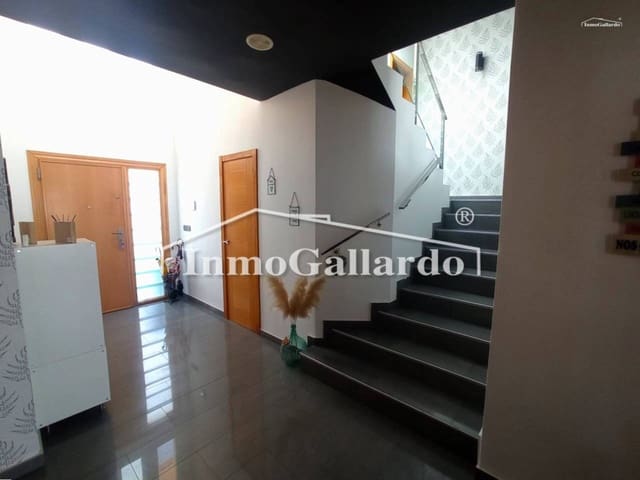 4 Zimmer Villa zu verkaufen in Alfarnate mit Garage - 318.000 € (Ref: 9570352)