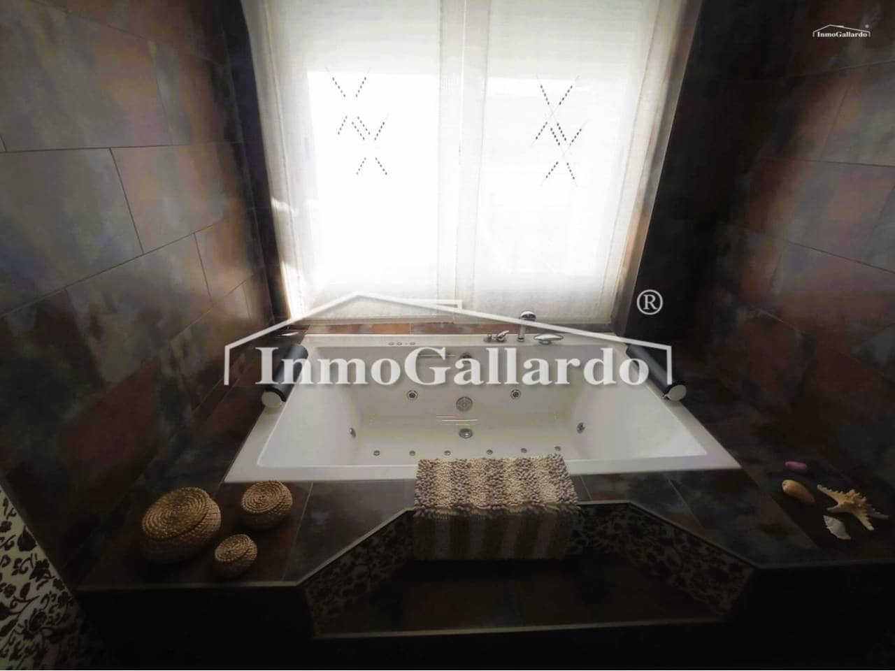 4 Zimmer Villa zu verkaufen in Alfarnate mit Garage - 318.000 € (Ref: 9570352)