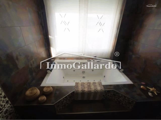 4 Zimmer Villa zu verkaufen in Alfarnate mit Garage - 318.000 € (Ref: 9570352)