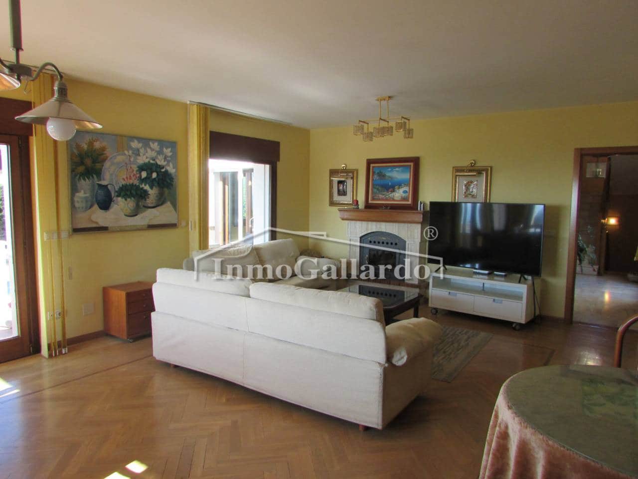 7 soverom Villa til salgs i Malaga by med svømmebasseng garasje - € 1 749 000 (Ref: 9710962)