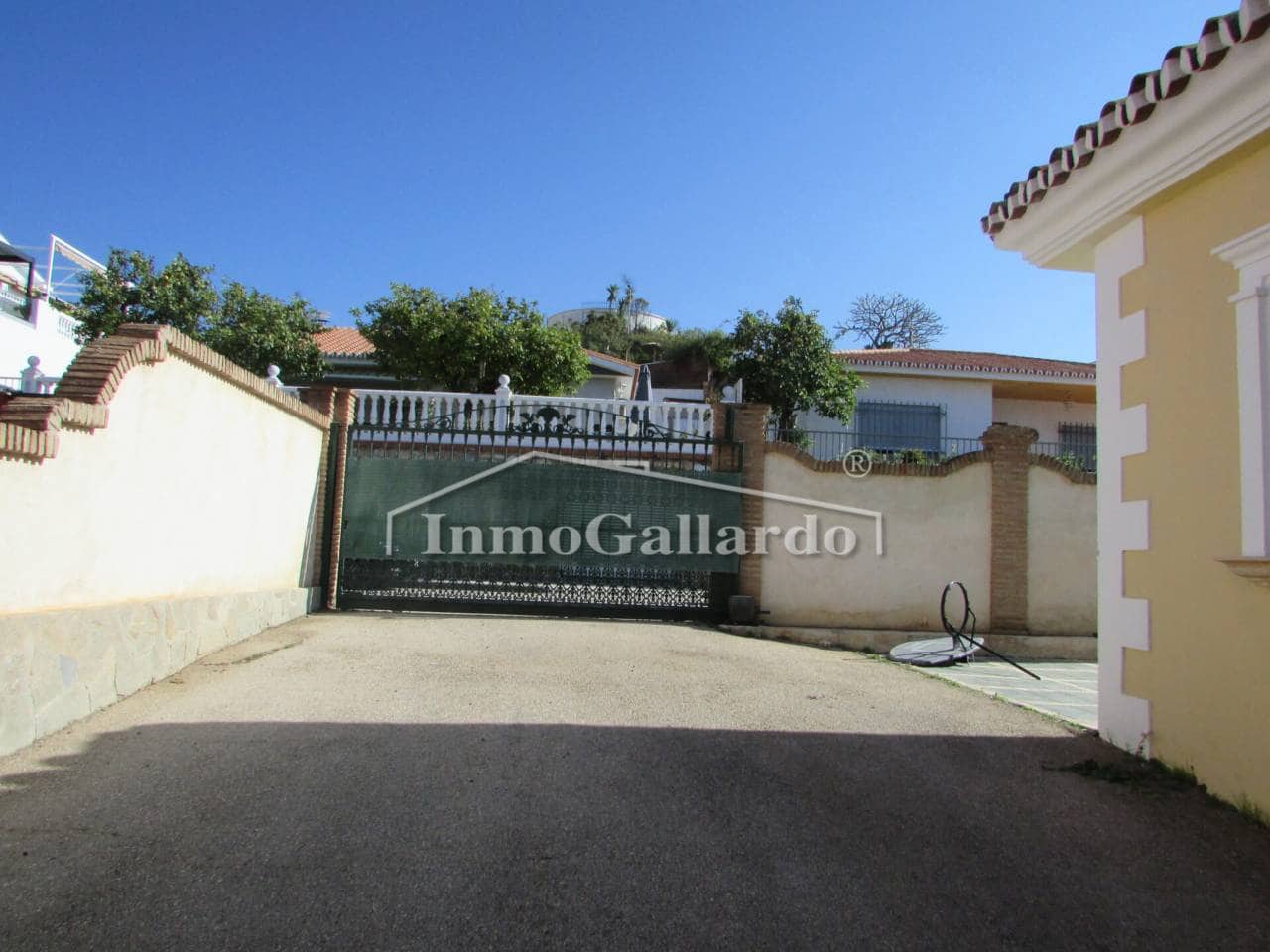 7 soverom Villa til salgs i Malaga by med svømmebasseng garasje - € 1 749 000 (Ref: 9710962)