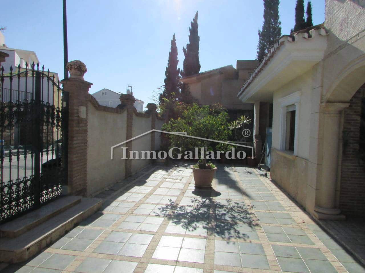 7 soverom Villa til salgs i Malaga by med svømmebasseng garasje - € 1 749 000 (Ref: 9710962)