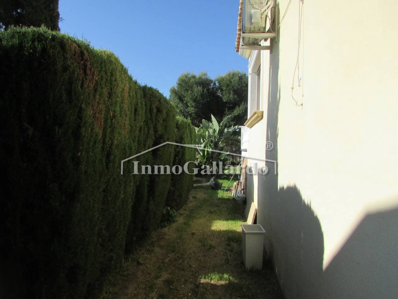 7 soverom Villa til salgs i Malaga by med svømmebasseng garasje - € 1 749 000 (Ref: 9710962)