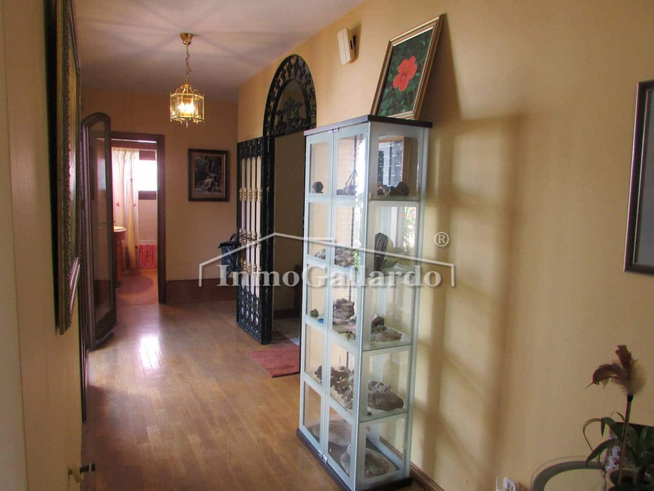 7 soverom Villa til salgs i Malaga by med svømmebasseng garasje - € 1 749 000 (Ref: 9710962)