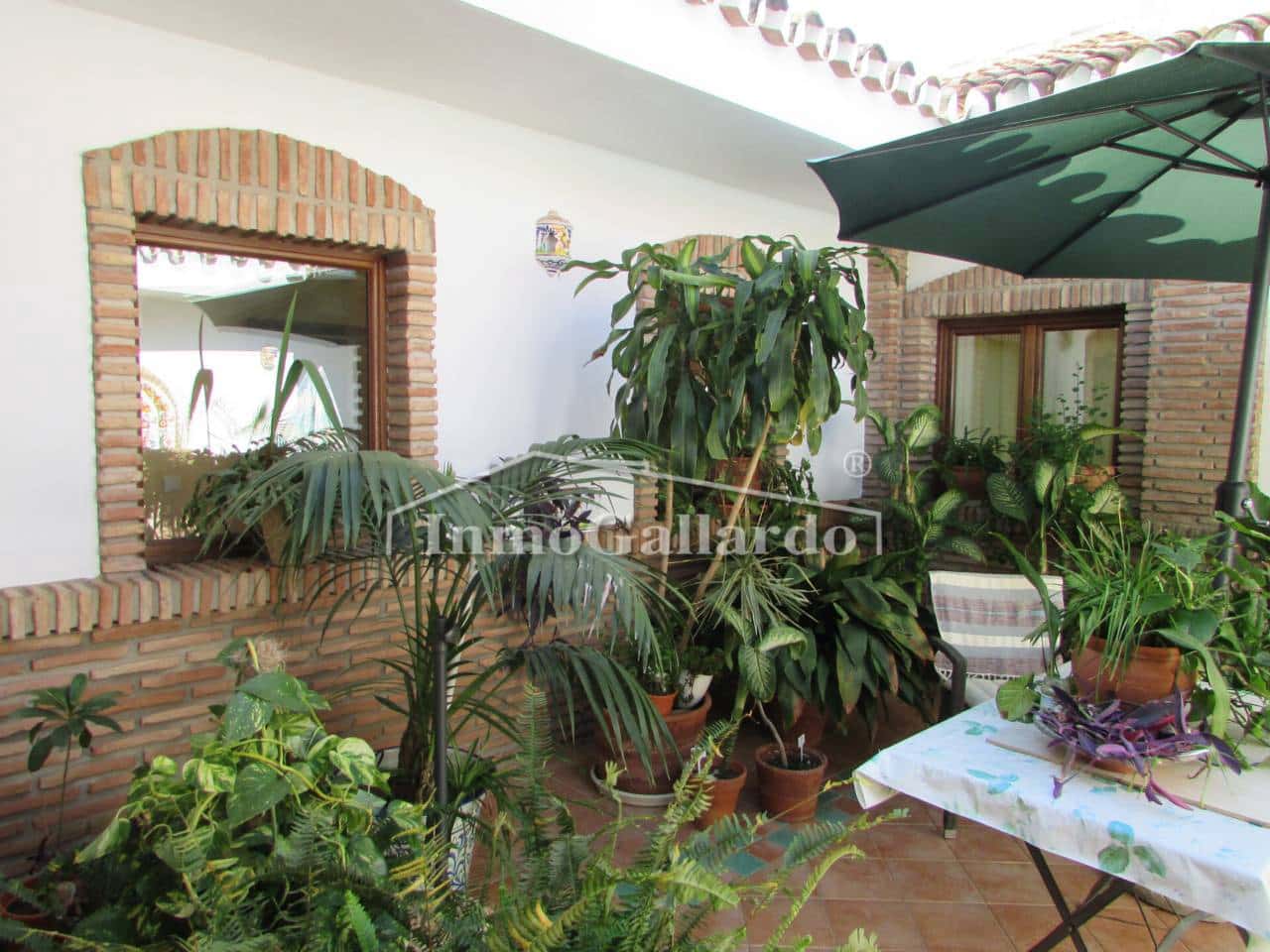 7 soverom Villa til salgs i Malaga by med svømmebasseng garasje - € 1 749 000 (Ref: 9710962)