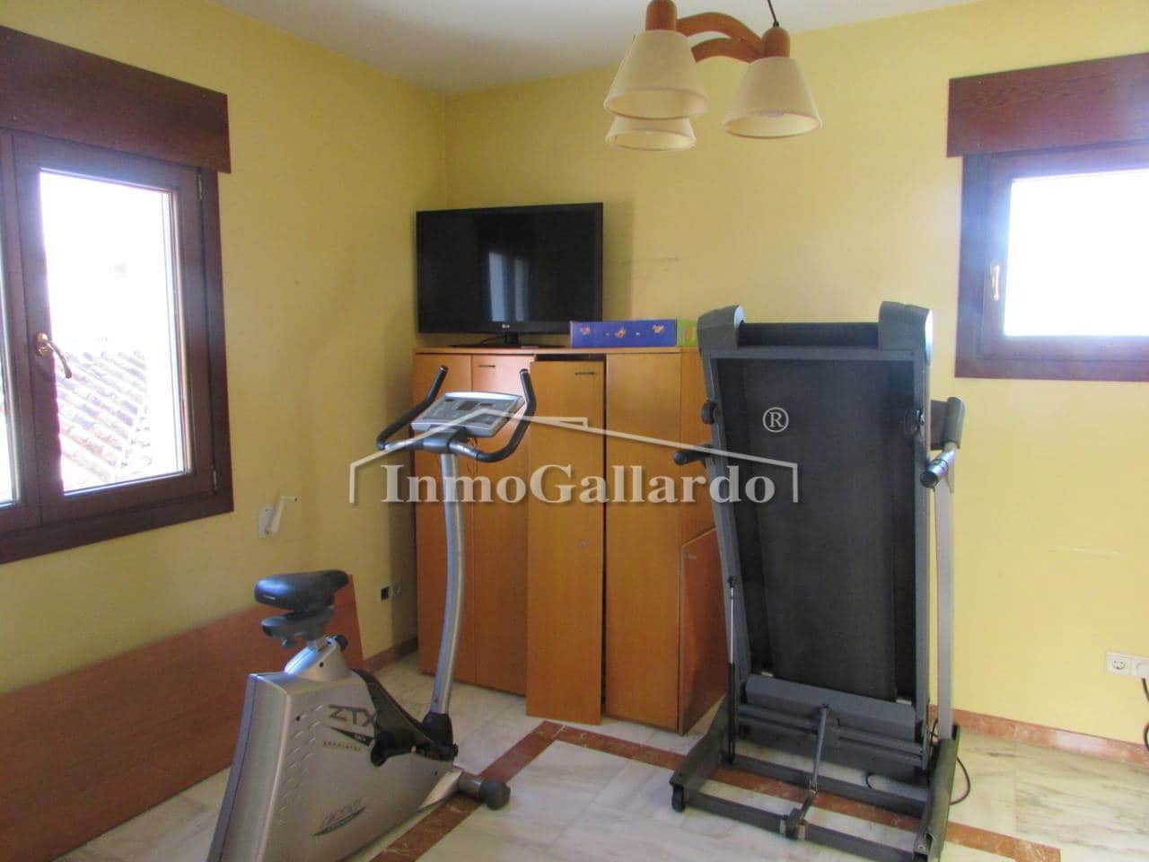 7 soverom Villa til salgs i Malaga by med svømmebasseng garasje - € 1 749 000 (Ref: 9710962)