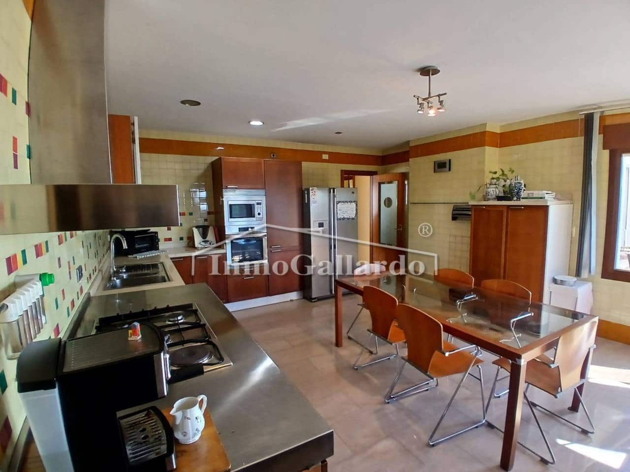 7 soverom Villa til salgs i Malaga by med svømmebasseng garasje - € 1 749 000 (Ref: 9710962)