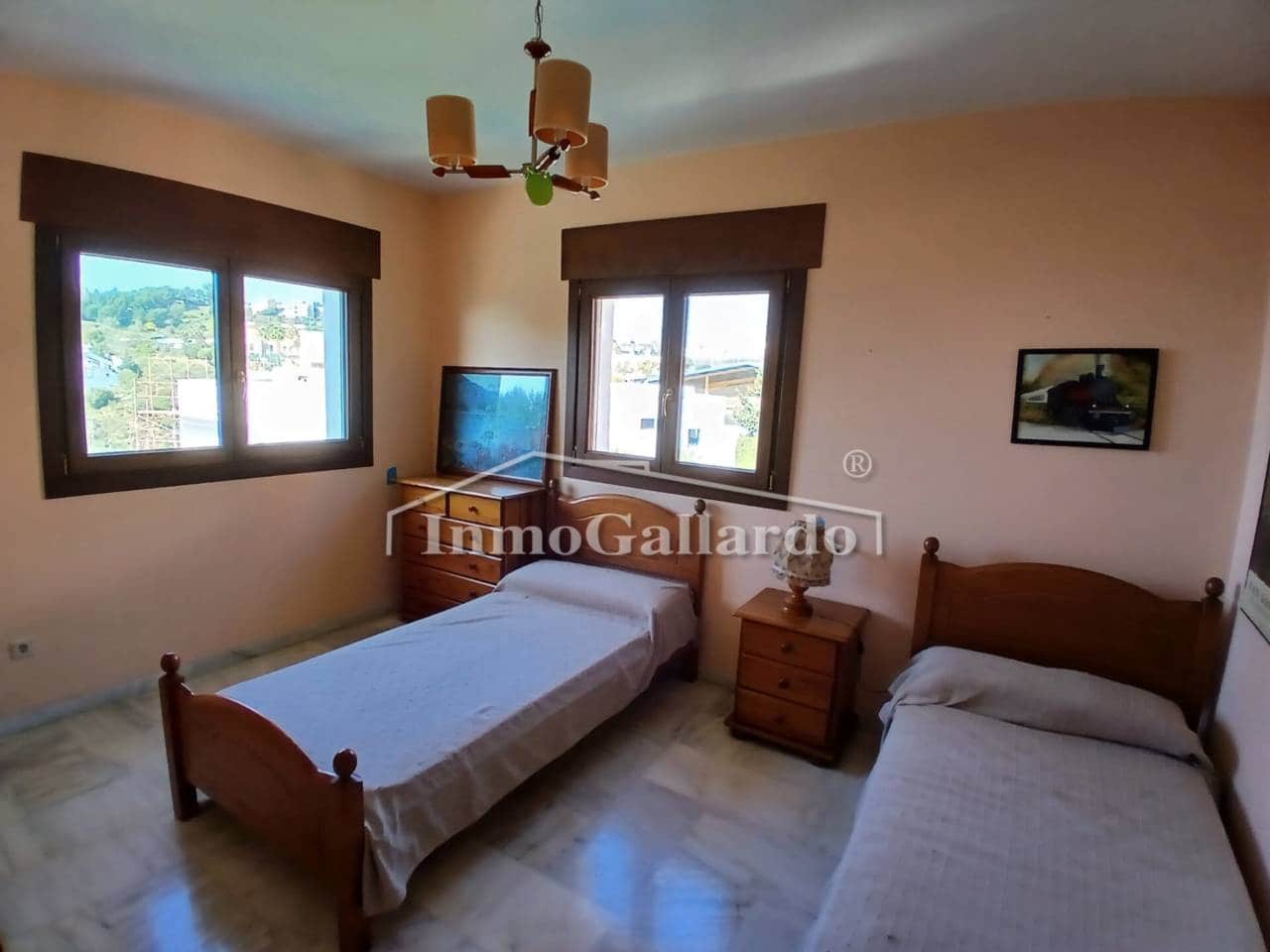 7 soverom Villa til salgs i Malaga by med svømmebasseng garasje - € 1 749 000 (Ref: 9710962)