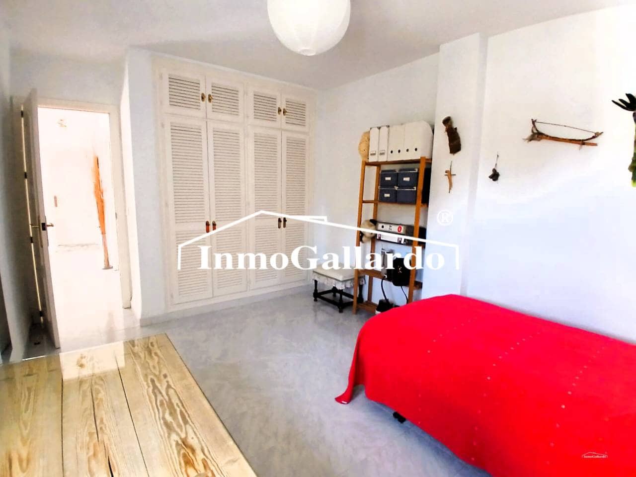 6 soveværelse Semi-Rækkehus til salg i Malaga by med garage - € 1.057.000 (Ref: 9788100)