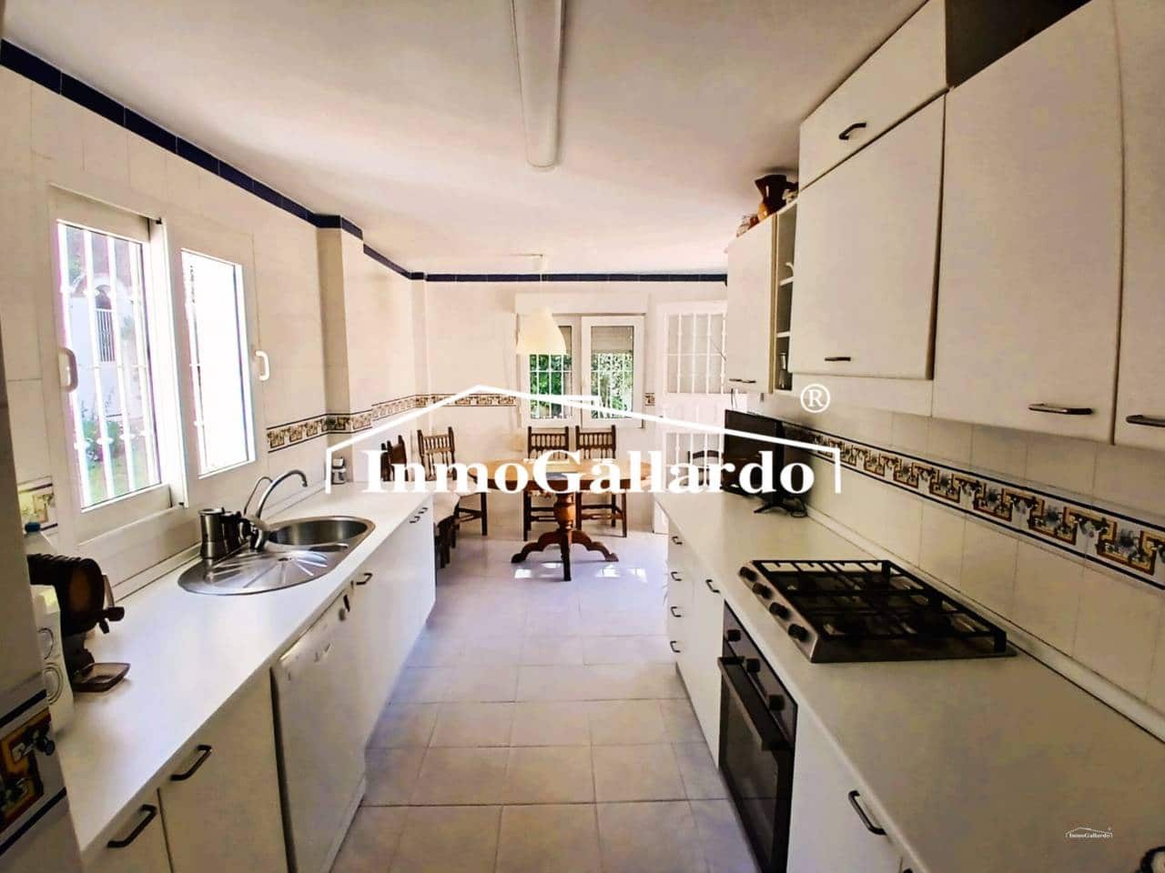 6 soveværelse Semi-Rækkehus til salg i Malaga by med garage - € 1.057.000 (Ref: 9788100)