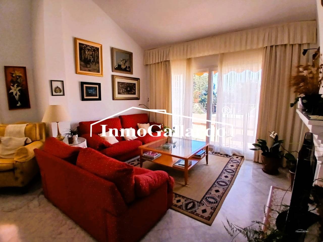 6 soveværelse Semi-Rækkehus til salg i Malaga by med garage - € 1.057.000 (Ref: 9788100)