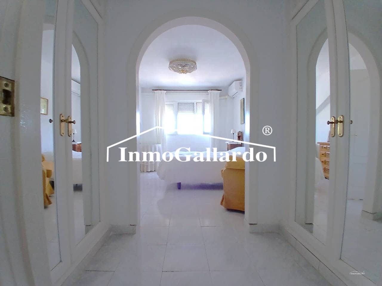 6 soveværelse Semi-Rækkehus til salg i Malaga by med garage - € 1.057.000 (Ref: 9788100)