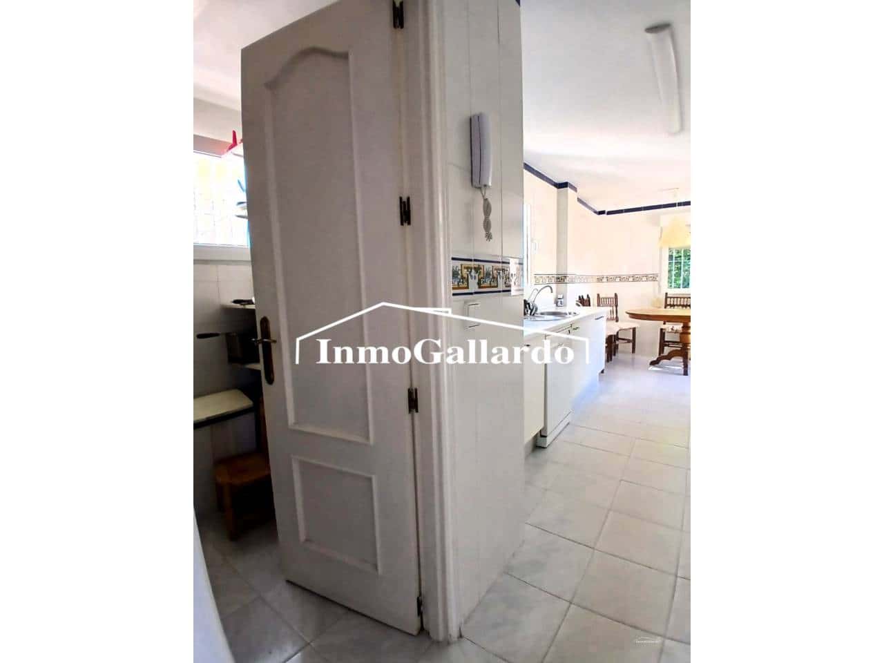 6 soveværelse Semi-Rækkehus til salg i Malaga by med garage - € 1.057.000 (Ref: 9788100)