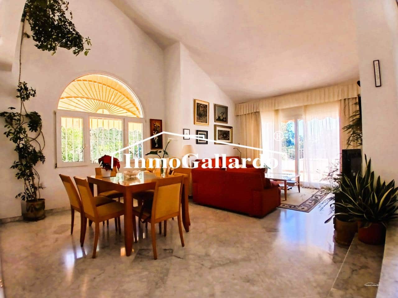 6 soveværelse Semi-Rækkehus til salg i Malaga by med garage - € 1.057.000 (Ref: 9788100)