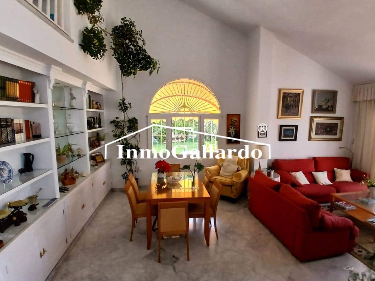 6 soveværelse Semi-Rækkehus til salg i Malaga by med garage - € 1.057.000 (Ref: 9788100)