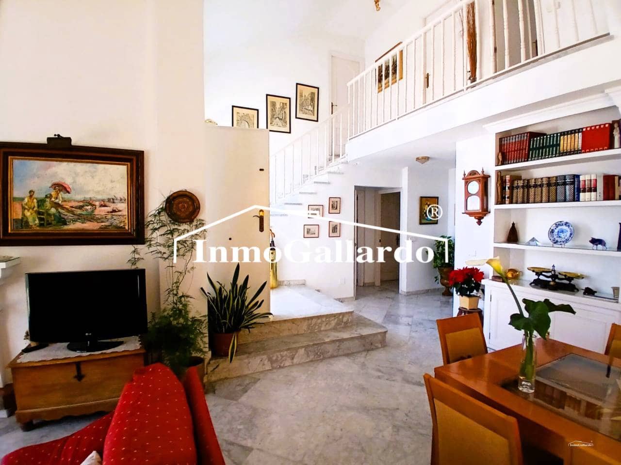 6 soveværelse Semi-Rækkehus til salg i Malaga by med garage - € 1.057.000 (Ref: 9788100)