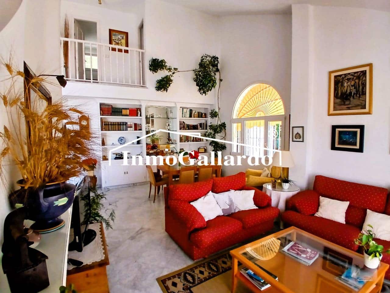 6 soveværelse Semi-Rækkehus til salg i Malaga by med garage - € 1.057.000 (Ref: 9788100)