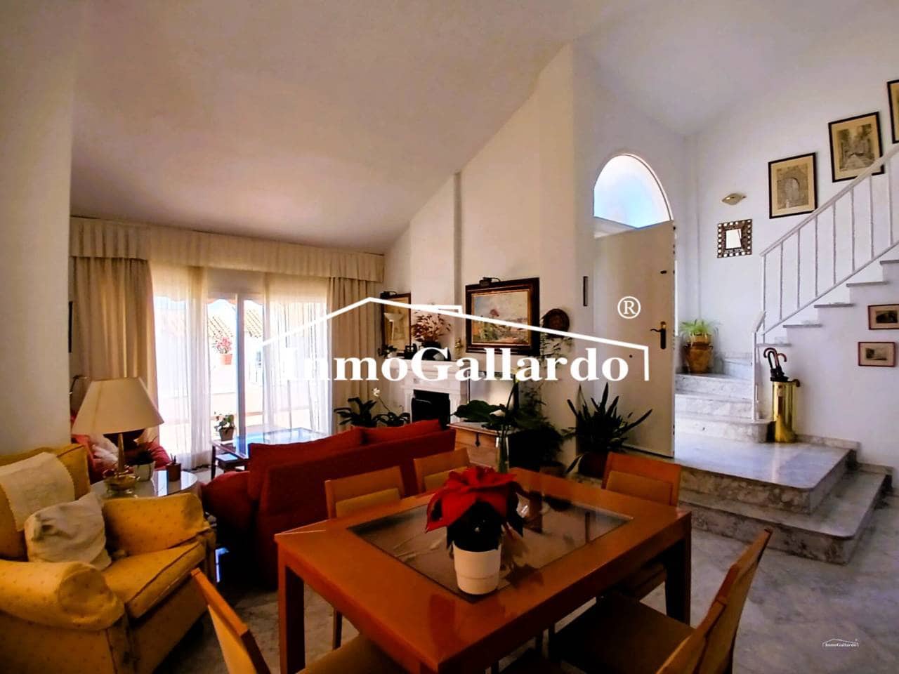 6 soveværelse Semi-Rækkehus til salg i Malaga by med garage - € 1.057.000 (Ref: 9788100)