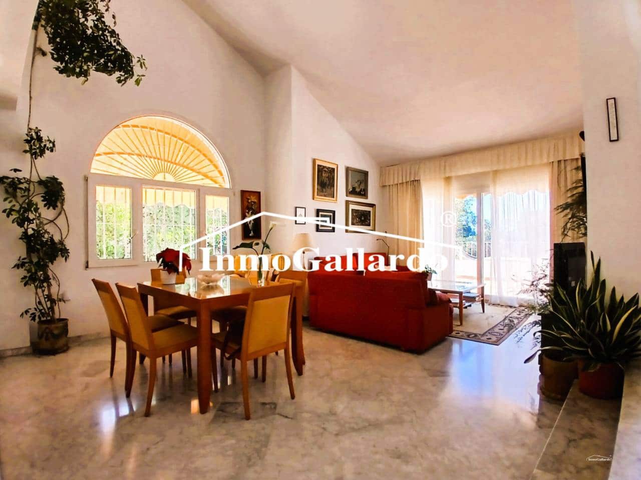 6 soveværelse Semi-Rækkehus til salg i Malaga by med garage - € 1.057.000 (Ref: 9788100)