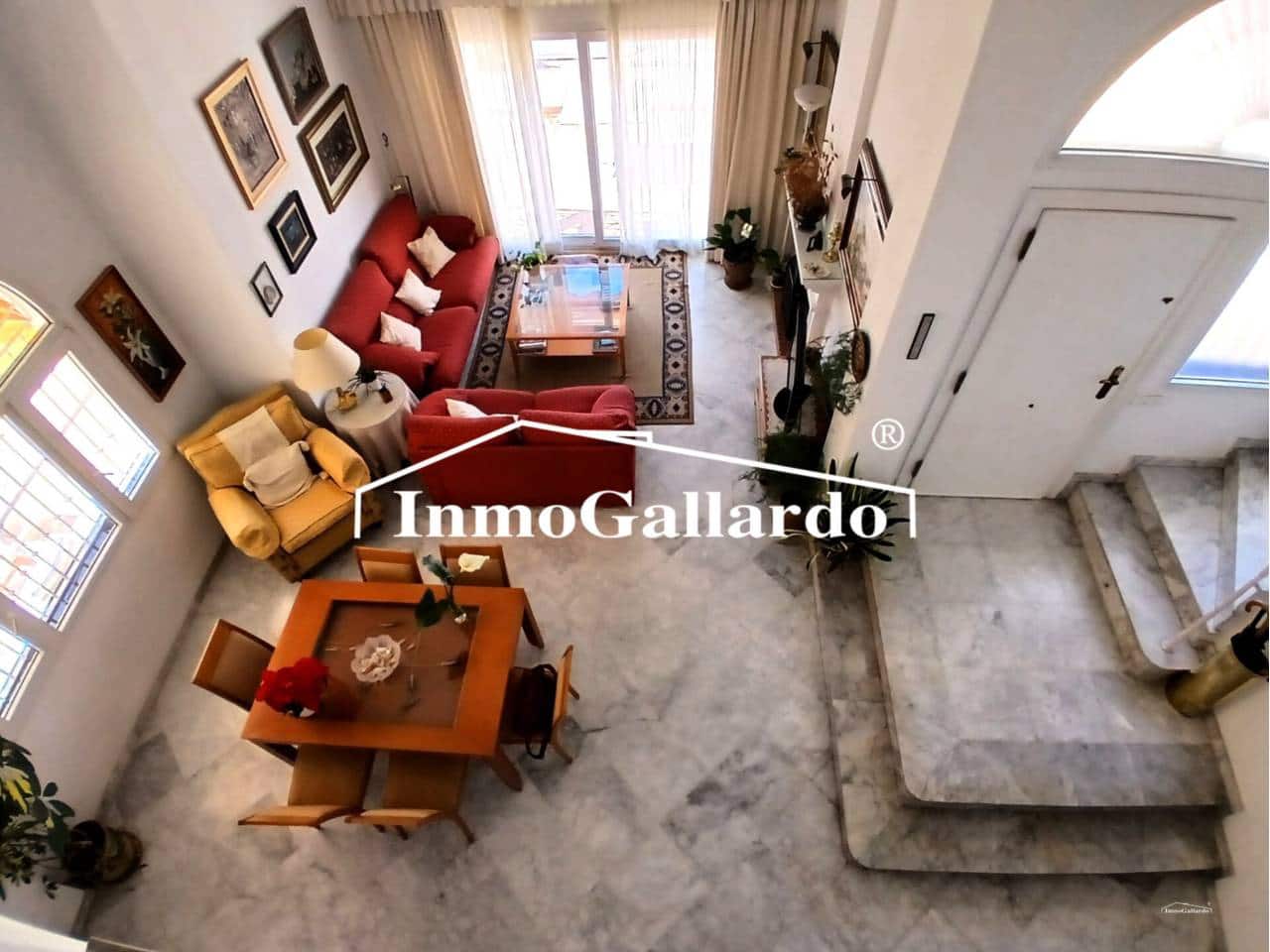 6 soveværelse Semi-Rækkehus til salg i Malaga by med garage - € 1.057.000 (Ref: 9788100)