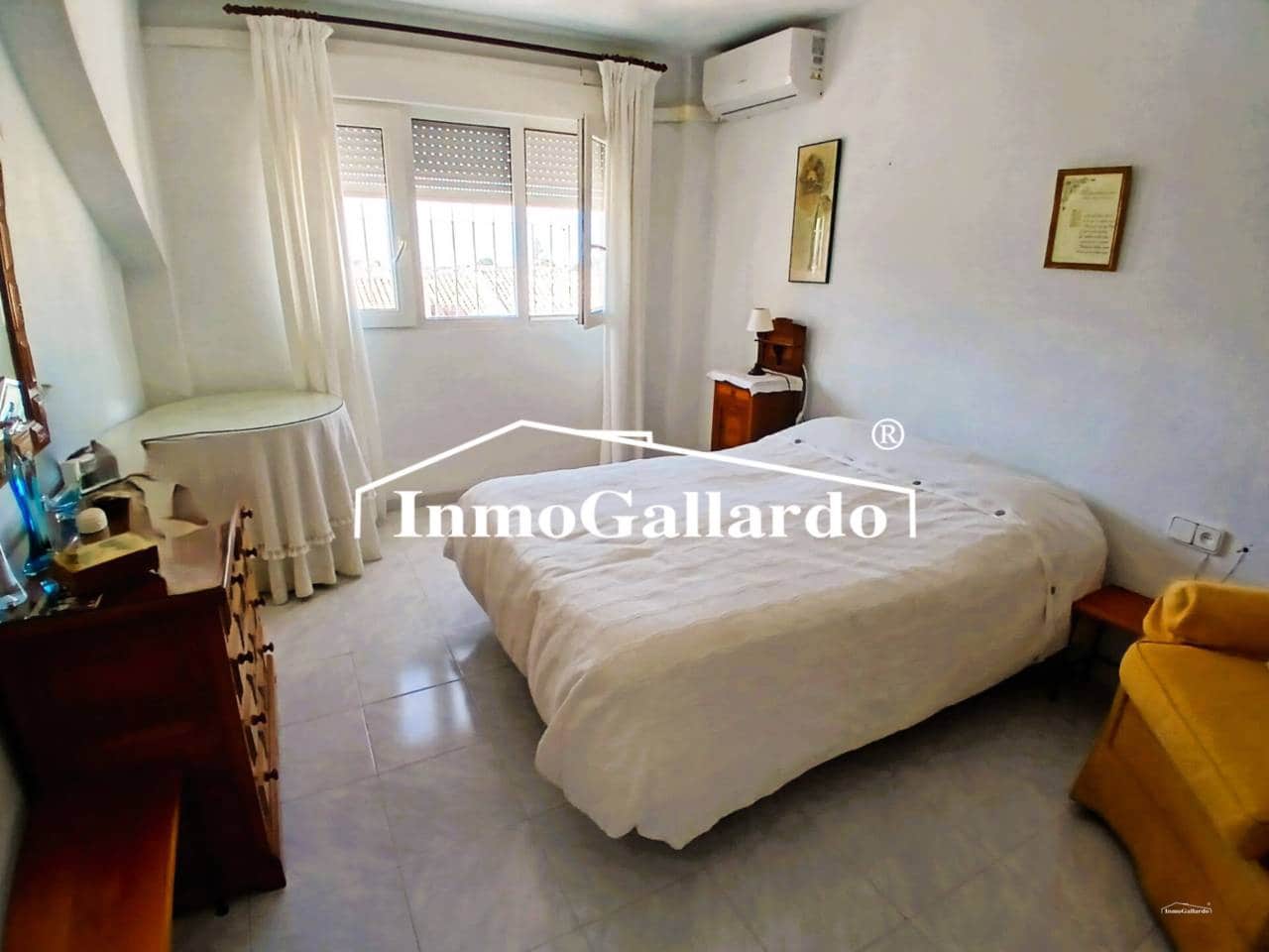 6 soveværelse Semi-Rækkehus til salg i Malaga by med garage - € 1.057.000 (Ref: 9788100)