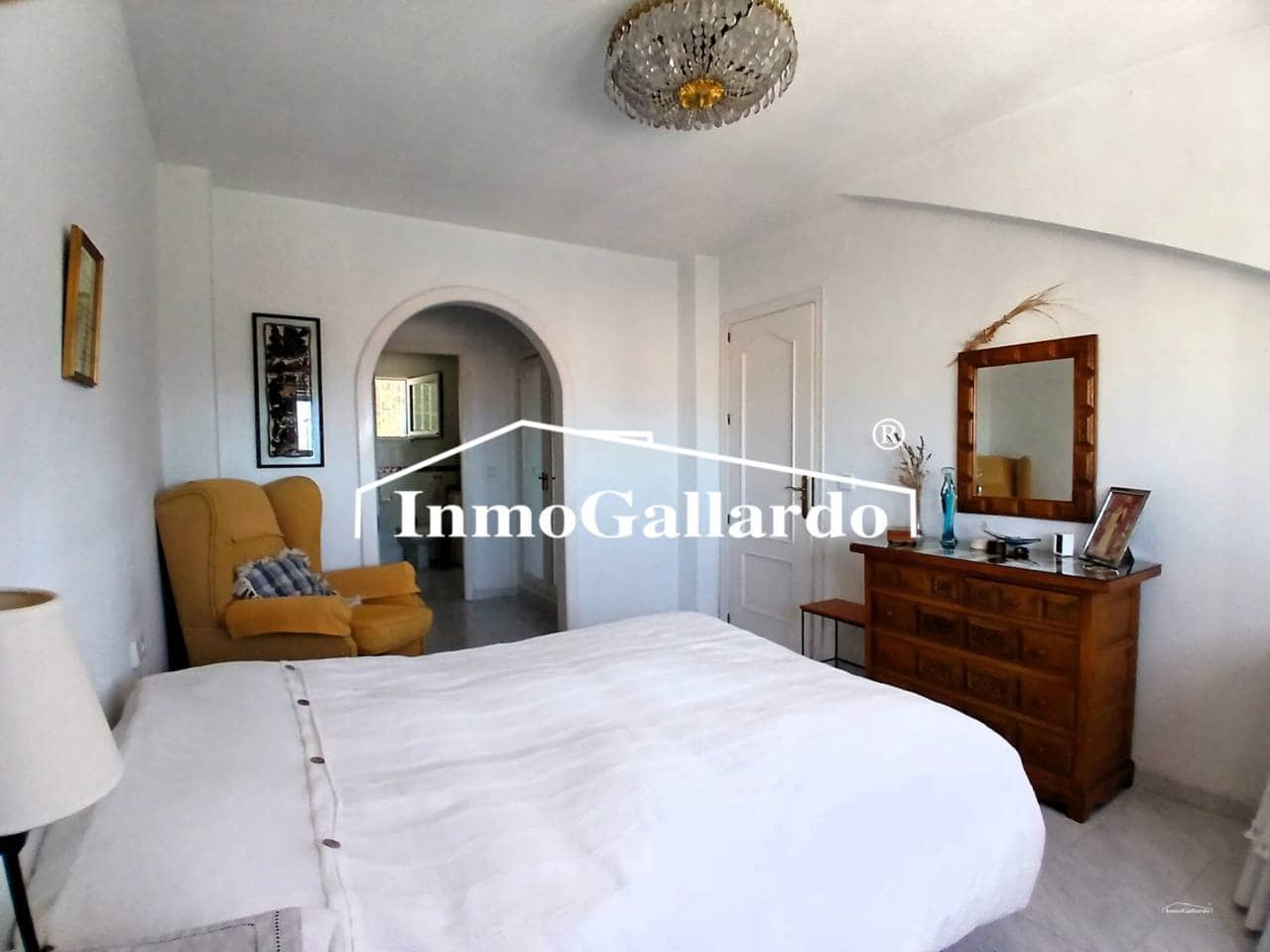 6 soveværelse Semi-Rækkehus til salg i Malaga by med garage - € 1.057.000 (Ref: 9788100)